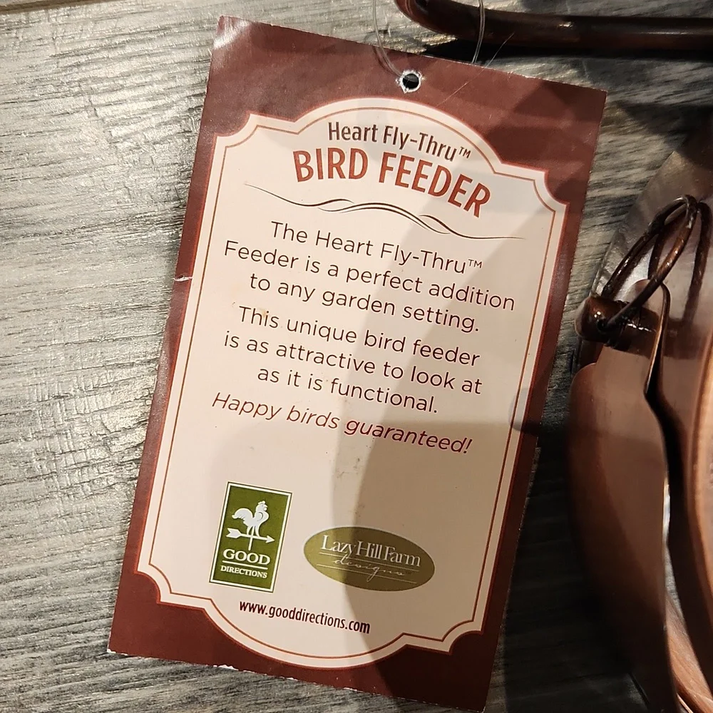 NWT Heart Fly-Thru Heart Shaped Bird Feeder holds 4 1/2 lbs. of seeds